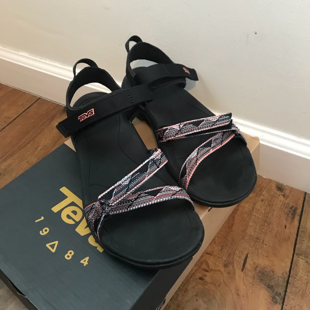 Brand new Teva sandals women size 6